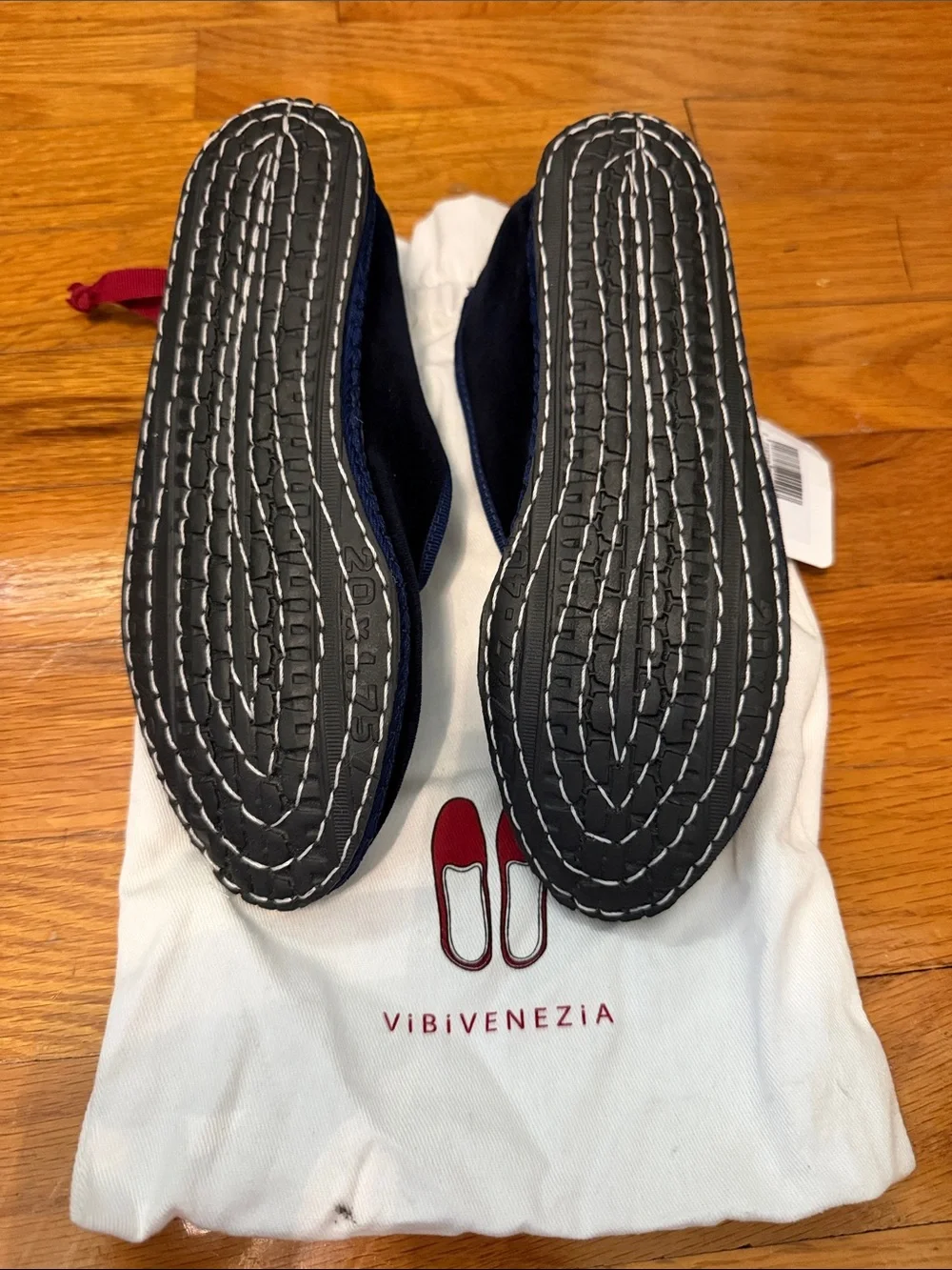 Vibi Venezia Kid’s Navy Velvet Loafers NWT